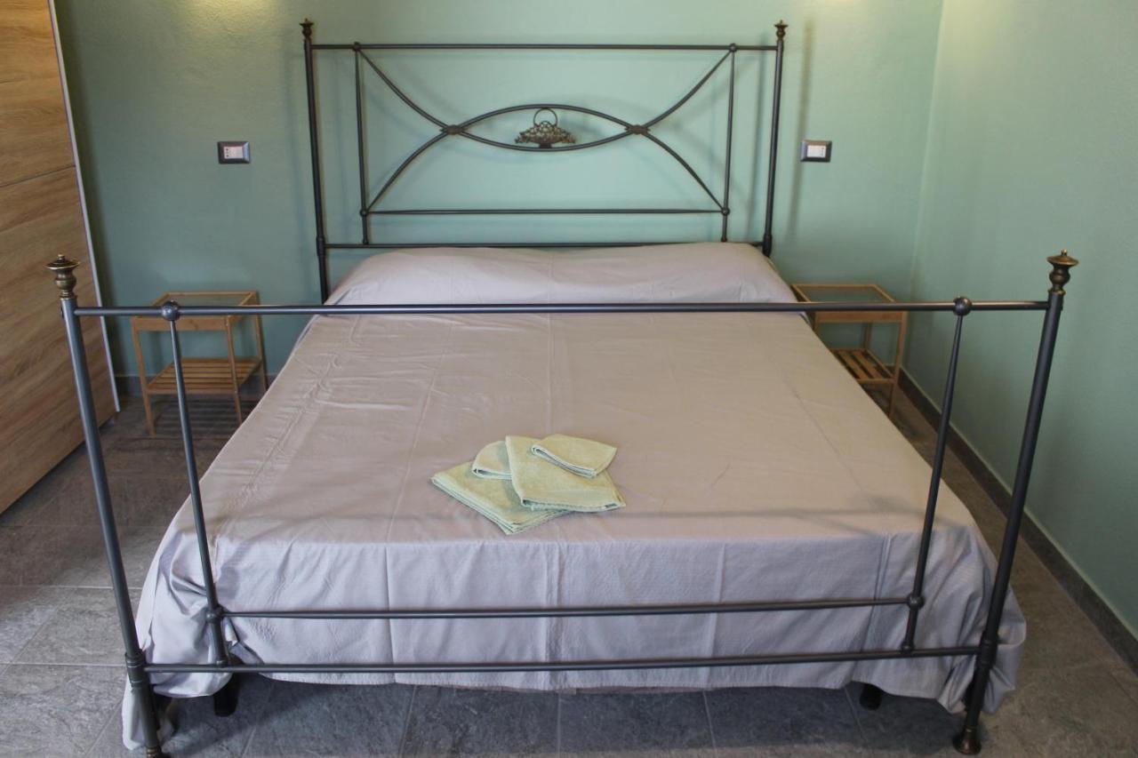 Sa Domu Beccia B&B Uras エクステリア 写真