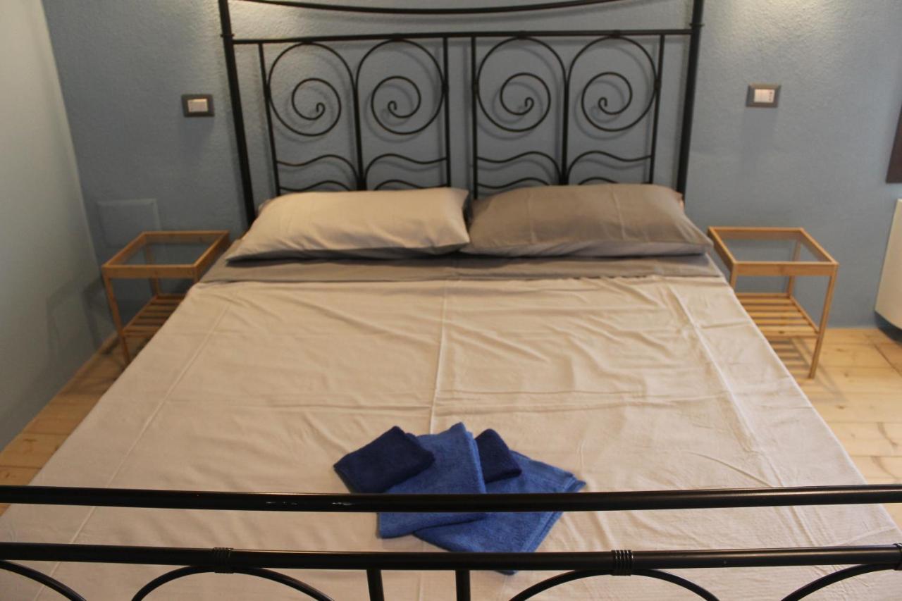 Sa Domu Beccia B&B Uras エクステリア 写真